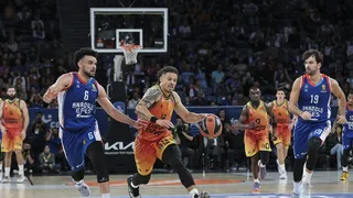 El triple da un respiro a Valencia Basket