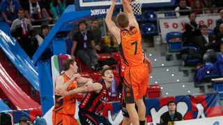 La pizarra de Perasovic apuntilla al Baskonia en el último suspiro (78-79)