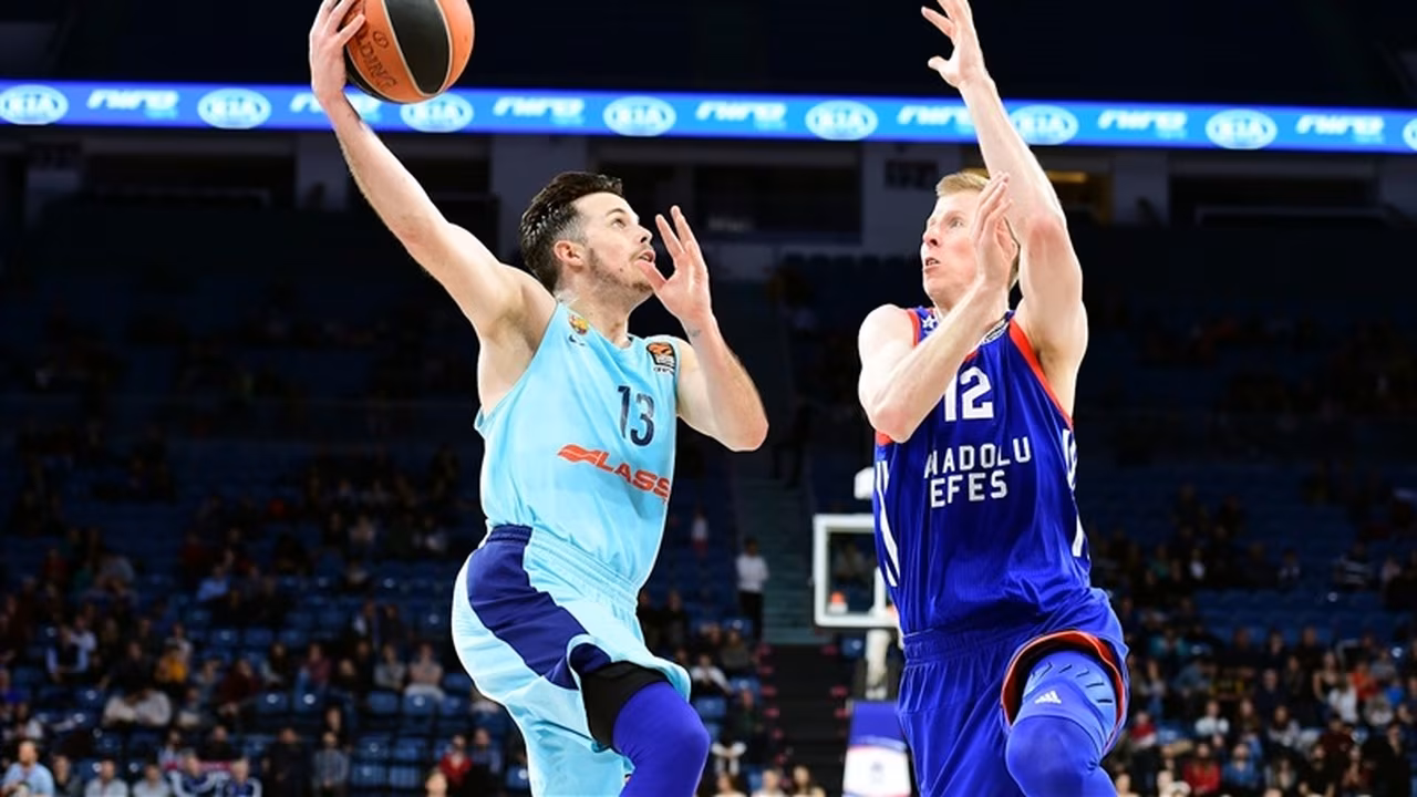 El Barça Lassa se lleva el triunfo del honor en casa de Anadolu Efes (83-107)