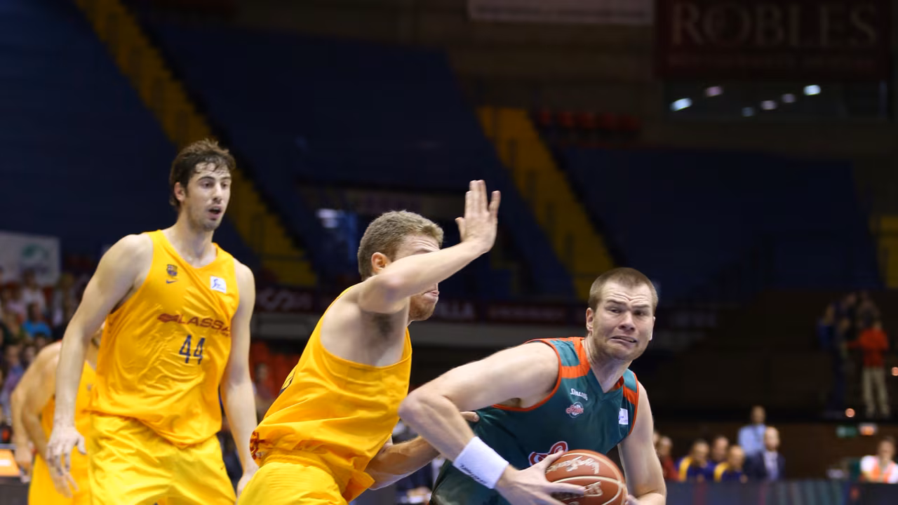 El FC Barcelona Lassa se divierte en un patio de recreo (58-97)