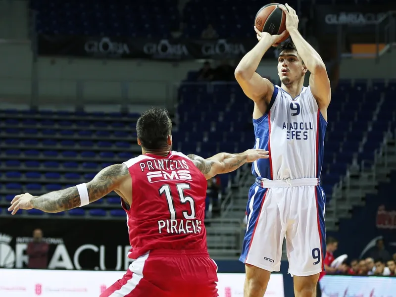 El clan de los Saric: “Si Dario no juega, buscaremos una salida de Efes”