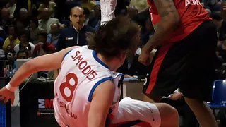 Smodis se lesiona, Radenovic lo sustituye, Videnov se va al Estrella Roja y Marconato se queda en Siena