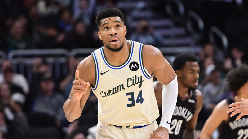 Dos equipos en primera línea por Giannis Antetokounmpo