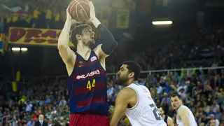 Thompkins se cuela en un derbi con remontada final del Madrid tras dominio blaugrana