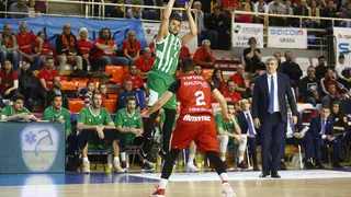 Ni Popovic ni Cruz pueden con 37 minutos de dominio bético en el Fernando Martín (91-94)