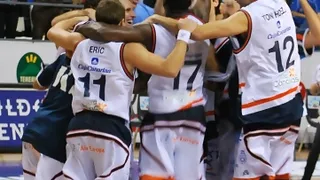 Adecco Oro J.21 (y II): Tenerife Rural se confirma como matagigantes derrotando al Ciudad de la Laguna con un letal Lou Roe (+29). Joan Riera certifica un desaprovechado MVP