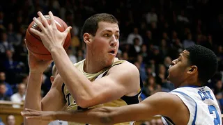 Daniel Miller, un NCAA de 2,12m, completará el juego interior del Rio Natura Monbus