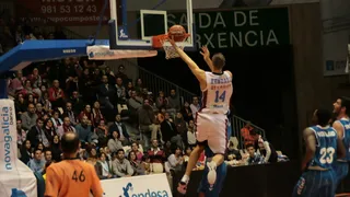 Blusens resuelve en 10 minutos y se pasea ante un triste Cajasol (82-61)