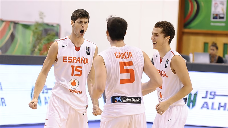 Octavos U17M: Santi Yusta (18p) ejecuta a Argentina (64-57). Popovic MVP, 48 val