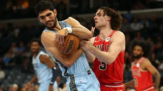 Santi Aldama se acerca al triple-doble y vuelve a responder a las bajas en Grizzlies