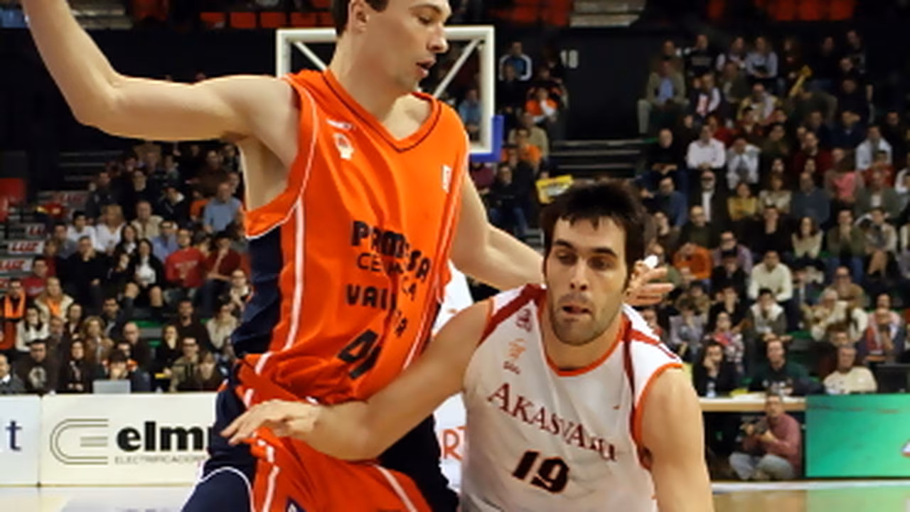 El Tau confirma el fichaje de San Emeterio