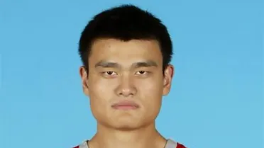 El gigante chino Yao Ming pone punto y final a su carrera