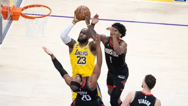 Playoffs NBA: los Lakers superan a los Rockets en el Juego 1 con un héroe inesperado