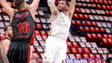 Walter Tavares y Rudy Fernández silencian a Armani Milán (73-78)