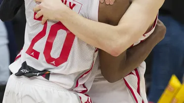 Jelovac, Goulding y Robinson asaltan la Fonteta en un partido de ensueño (106-109)