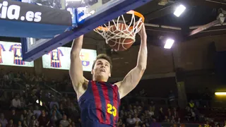 Hezonja se divierte y enamora al Palau en un derbi descafeinado (91-63)