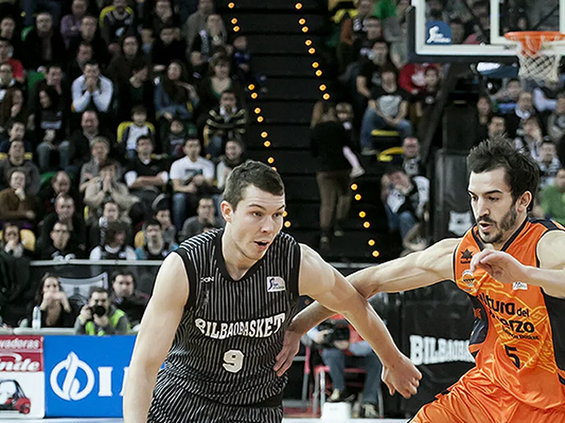 Partizan echa la caña en río revuelto sobre Dairis Bertans