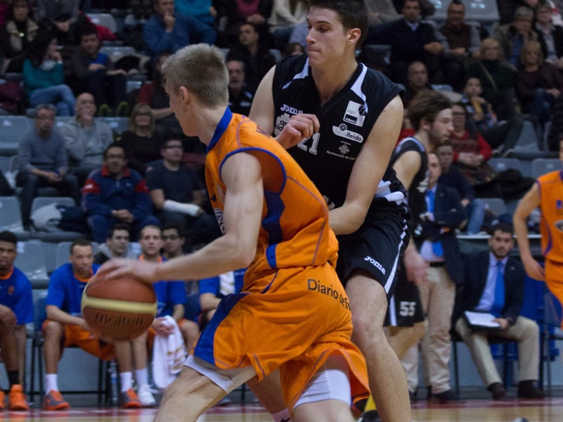 Barça B se impone en el duelo de colistas. Carles Bravo héroe; Marc Blanch MVP (37 val.)