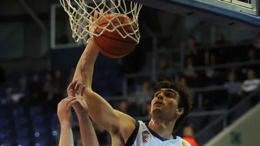 Estrella Roja cierra su gran semana con victoria; Saric brilla ante el Mega Vizura