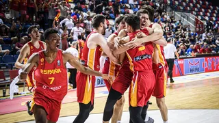 Europeo U20M (1/4): España elimina a Turquía en un final de infarto (69-70)