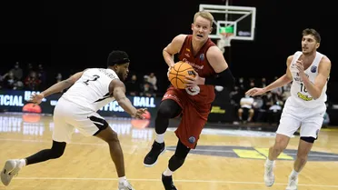 Remar hasta el final para conseguir la clasificación (92-98)