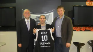 Bizkaia Bilbao Basket y DKV Joventut conmemoran los 10 años de Solobasket.com