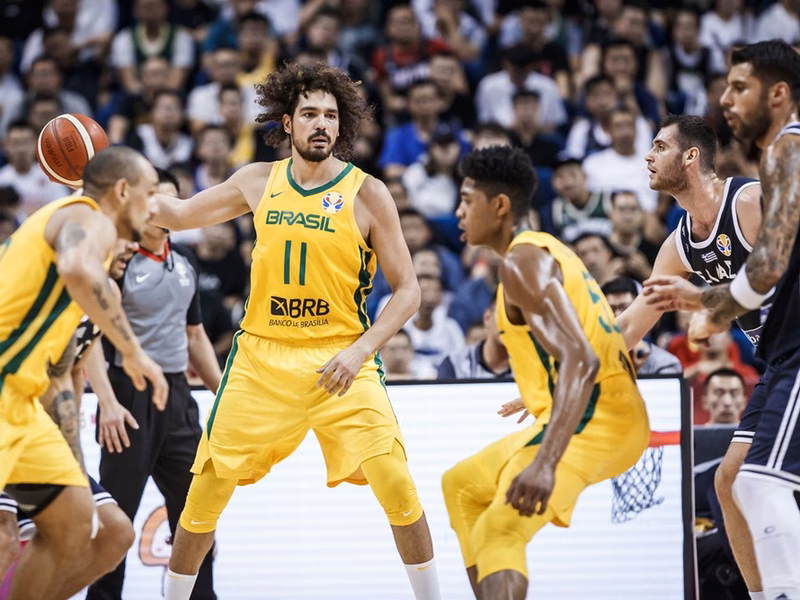 Un inmenso Varejao ayuda a Brasil a llevarse un partido de infarto ante Grecia (79-78)