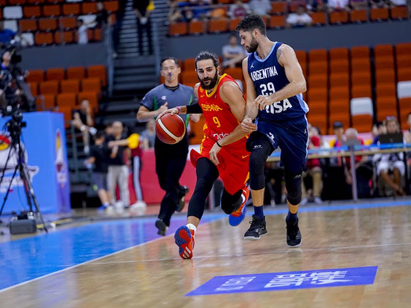 El liderazgo de Ricky Rubio da la victoria de España ante Argentina (84-76)