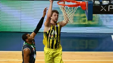 Jan Vesely estará en la F4. Regresa en Liga Turca y ¡vaya espectáculo!