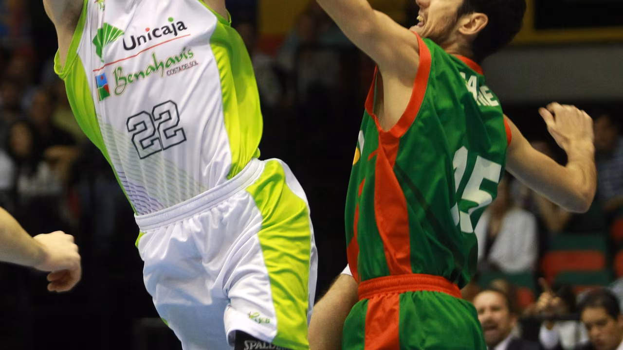 El Unicaja de Joan Plaza brilla y juega con las limitaciones del Cajasol (65-85)