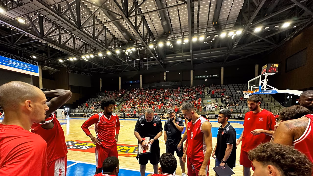 Reconstrucción en el baloncesto de Israel y surge el ‘contrato de guerra’