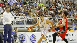 Tyson Pérez lidera a la revelación Canoe. Alicante, sólido ante Navarra