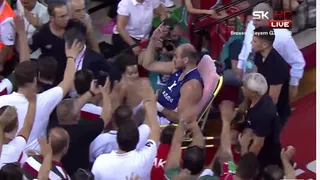 Más problemas para Efes: Krstic se lesiona de gravedad y explota contra el público