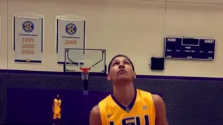 Así se presenta en LSU Ben Simmons, aspirante a número 1 del NBA Draft 2016 (VIDEOS)