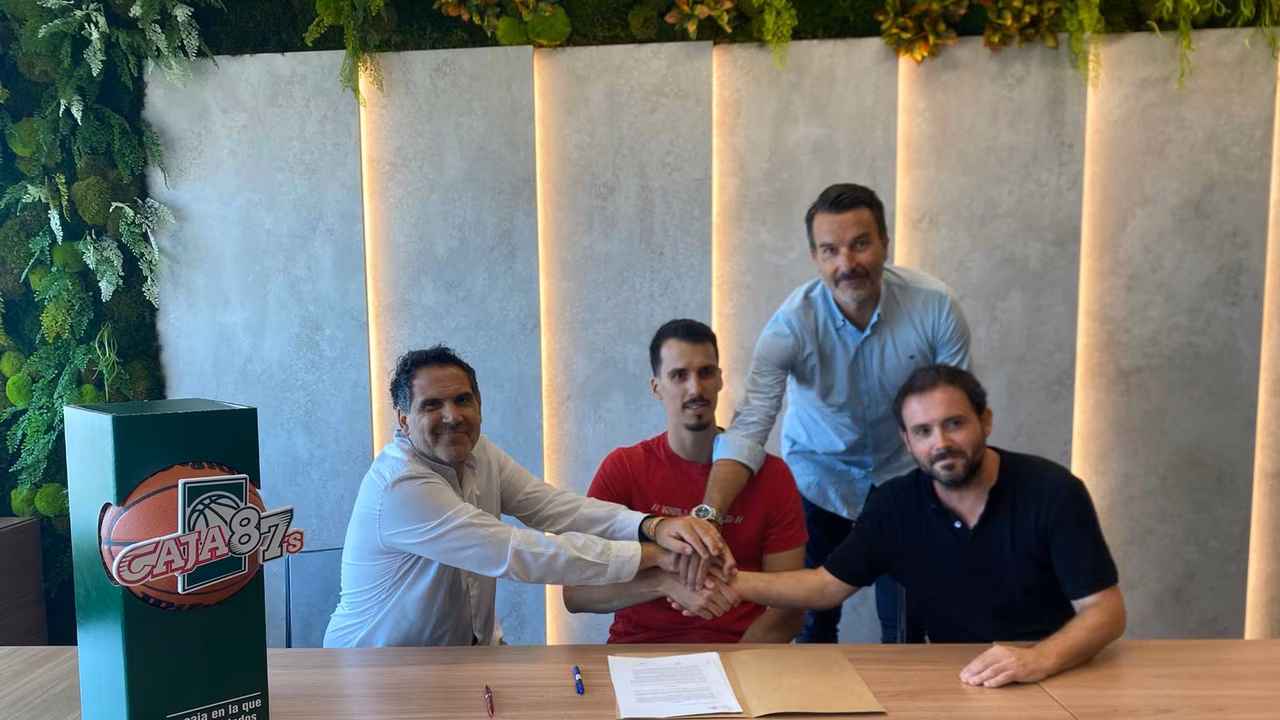 El nuevo Caja 87 de Sevilla surge como aspirante en Segunda FEB