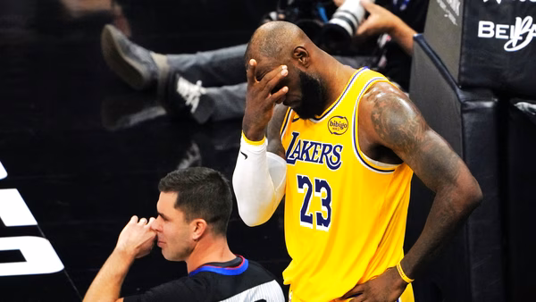 Los Ángeles Lakers tocan fondo ante los Charlotte Hornets