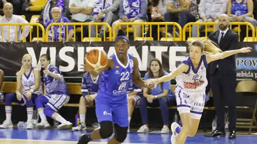 Perfumerías Avenida empieza con paso firme su semifinal contra Uni Ferrol (69-45)