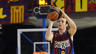 Marcelinho Huertas, héroe sobre la bocina en una remontada épica (81-80)