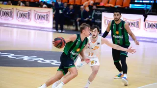 La Penya pone la guinda a la fase final imponiéndose a Baskonia (76-74)