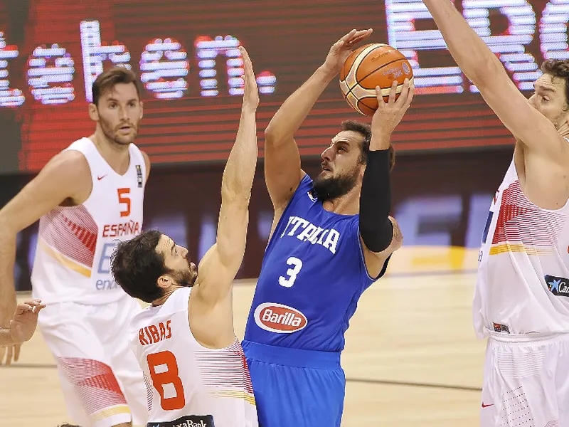 Gallinari y Belinelli le bajan los pantalones a España (98-105)