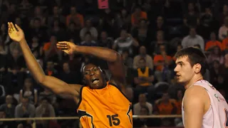 Biyombo anuncia que acudirá al Nike Hoop Summit y Maldonado le da un ultimatum para que no vaya