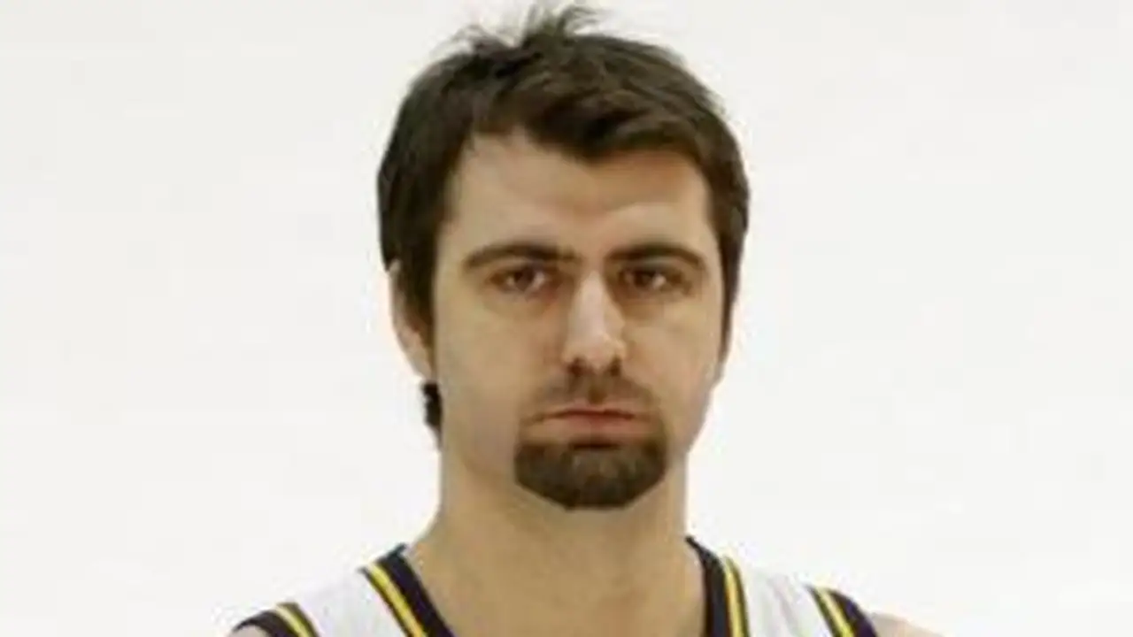 Mehmet Okur deja el baloncesto. Enes Kanter: “Gracias a él me convertí en fan de los Jazz”