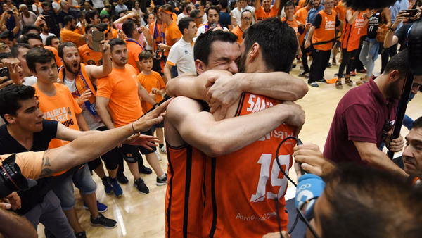 Valencia renueva a Martínez, San Emeterio y Vives