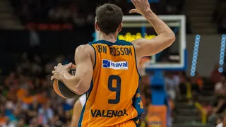 Van Rossom y Harangody salvan el primer match ball de Valencia (79-69)