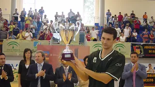 El abuelo de la ACB, Raúl Pérez, asegura que le queda cuerda para rato