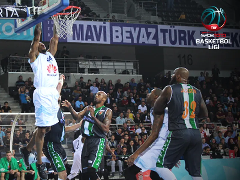 Shawn James, a la 2ª división turca; Marcus Haislip, viejo rockero MVP