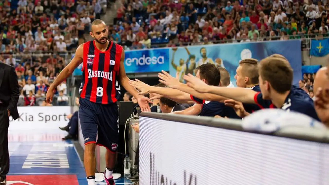 Acuerdo entre Barcelona y Baskonia para el traspaso de Adam Hanga