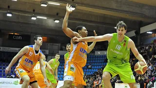 MVP (Starosta), entrenador (Peñarroya), Quinteto Ideal y otros jugadores destacados