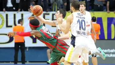 Fenerbahce pierde el primer punto ante Karsiyaka, ¿gracias a un flopping de Dixon?