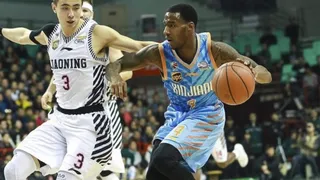 Darius Adams vs Carlos Boozer y Yi Jianlian, ¿quién se llevará el título en China?